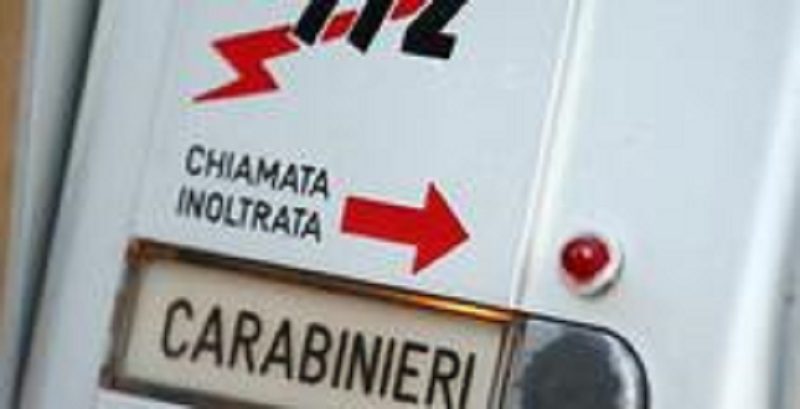 Minaccia i carabinieri, rompe il citofono della caserma e viene trovato con un coltello: in manette cittadino polacco