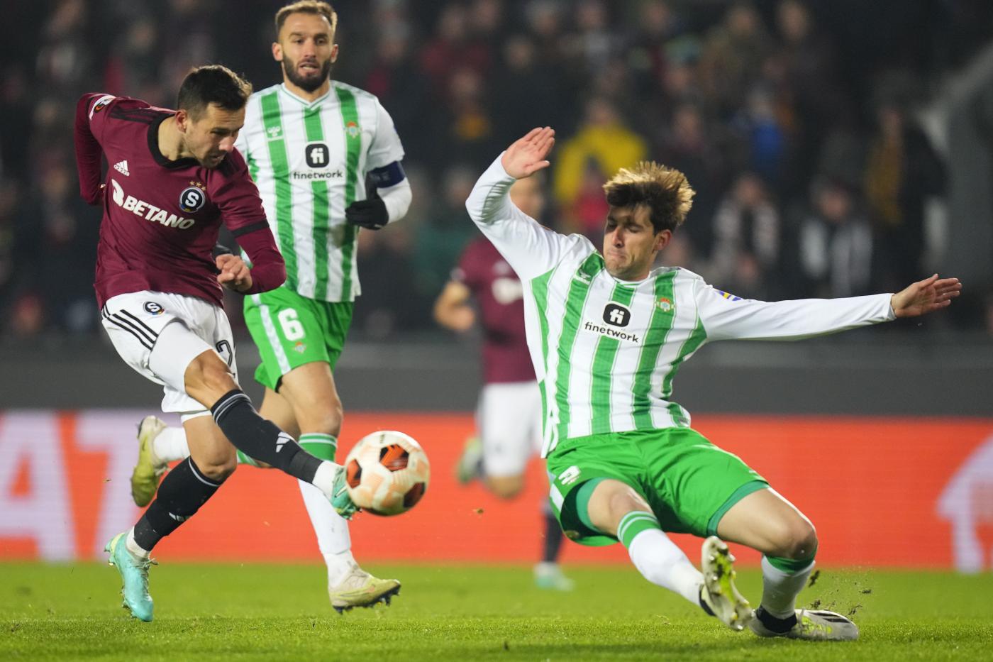 Milan, Miranda vicinissimo: la speranza diventa prenderlo già a gennaio