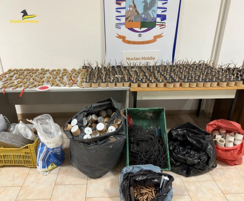 Roma, la Finanza sequestra oltre 4 tonnellate di botti illegali