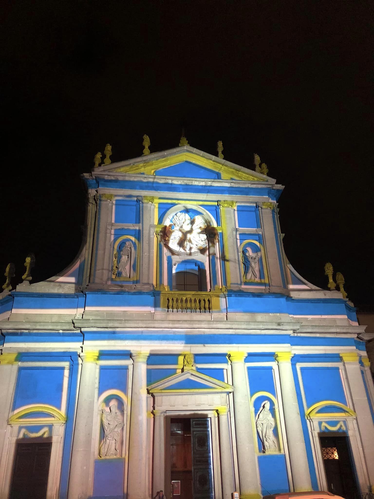 Omaggio alla Viterbese o all’Ucraina? La consigliera De Alexandris spiega il significato della proiezione luminosa sulla chiesa della Trinità a Viterbo