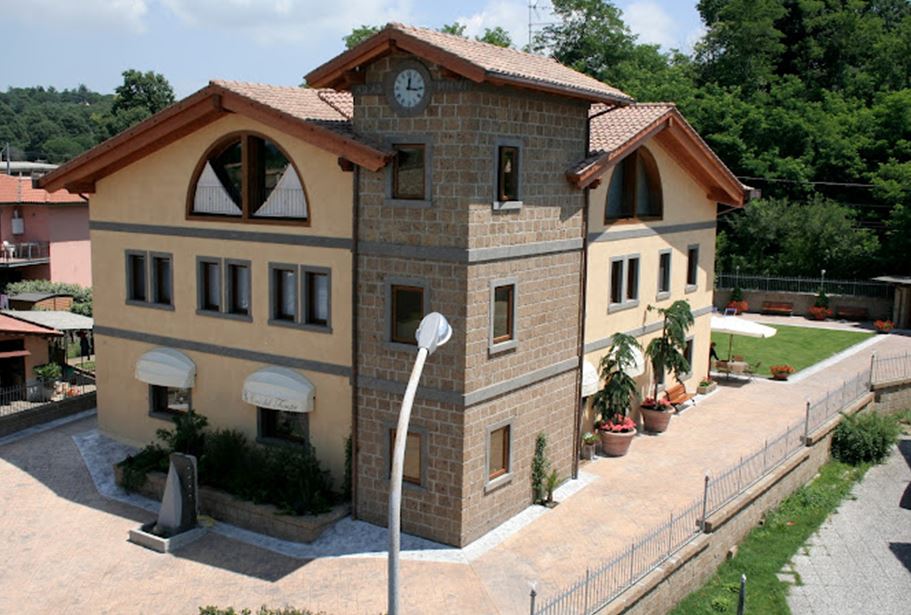 “La Casa del Tempo”, indagati l’ex titolare e due ex dipendenti della casa di riposo per maltrattamenti