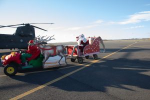 “Babbo Natale con le ali”: l’Aviazione dell’Esercito sostiene le associazioni di volontariato della Tuscia