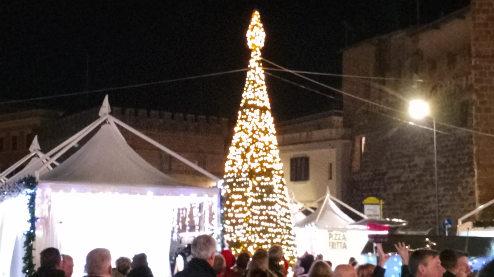 Cerveteri, inaugurati il Villaggio di Natale e la pista di pattinaggio su ghiaccio