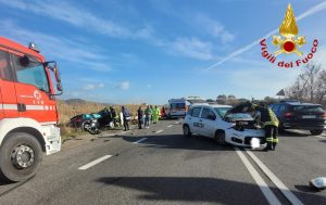Santa Marinella, scontro fra auto sull’Aurelia: due feriti