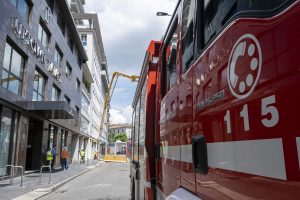 Roma – Crolla solaio a viale Eritrea, donna sprofonda al piano di sotto col letto