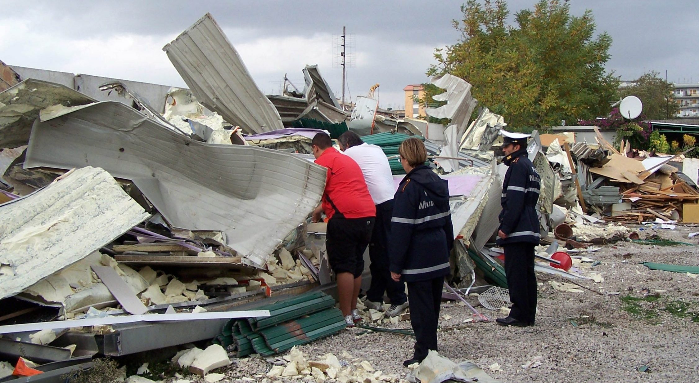 “Al Karama”: via ai lavori di bonifica del campo nomadi andato a fuoco a Latina
