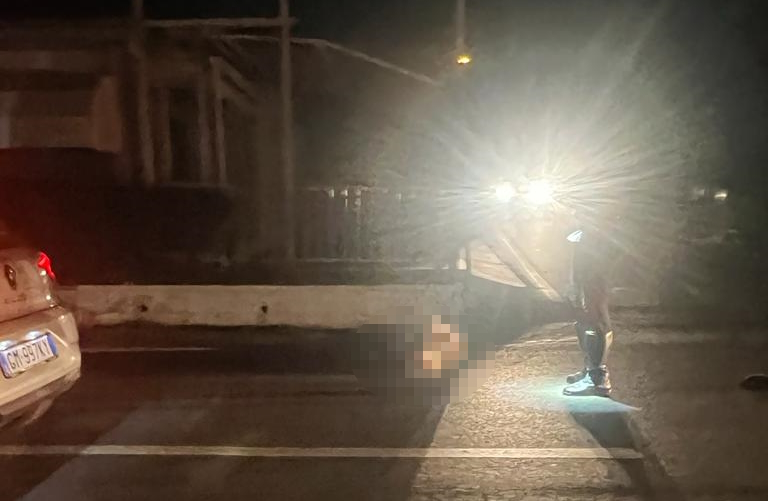 Civitavecchia – Uomo trovato riverso a terra sull’Aurelia davanti a Riva di Traiano