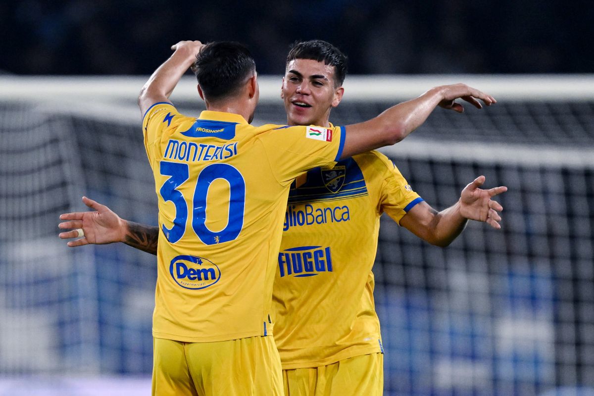 Frosinone, un’emozione per sempre: stellare notte da leoni al Maradona, 4-0 e quarti in cassaforte. Un’impresa destinata ai libri di storia giallazzurri