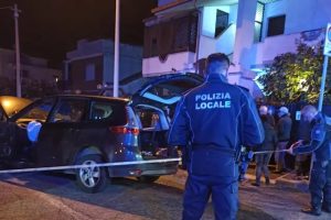 Ladispoli, scontro in centro tra auto e scooter: minorenne in codice rosso