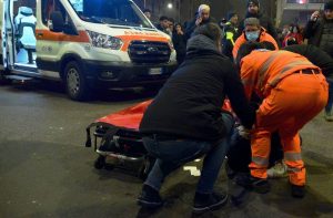 Coltellate alla gola a Viterbo in pieno centro, grave un quarantaquattrenne