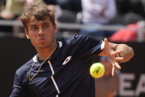 Tennis, Australian Open. Cobolli favola assoluta: vola pure al terzo turno. Bene Sinner, fuori Musetti e Arnaldi