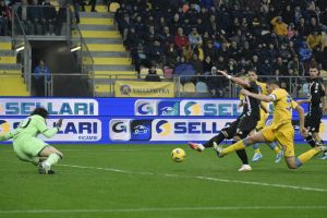 Frosinone, Epifania stregata: troppo tardi, rimonta solo sfiorata, Monza corsaro allo Stirpe