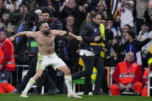 Liga. Var, veleni e polemiche: Real all’ultimo respiro, Ancelotti in scia Girona. 4-2 sul Betis: ossigeno Barcellona