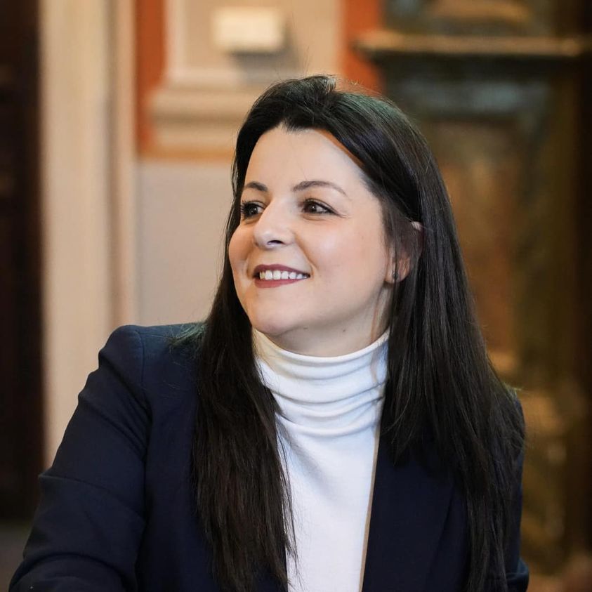 “Basta con le buche, stiamo lavorando su grandi progetti per Viterbo….e buon rodimento a chi resta a guardare”