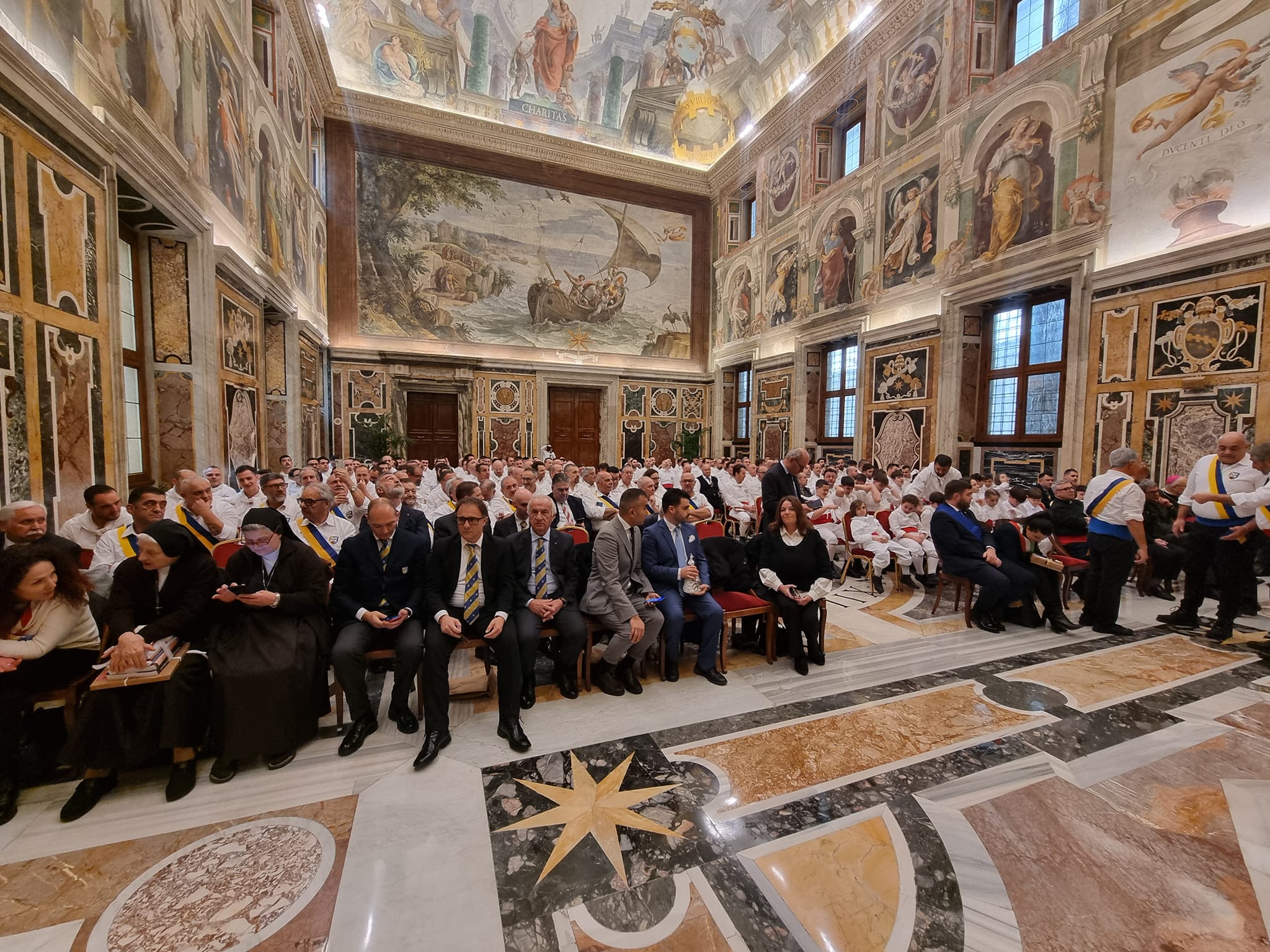 Città del Vaticano – Francesco: la Chiesa ha bisogno di persone “contagiose nella santità” (VIDEO)