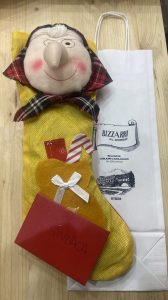 Viterbo – Una calza piena di carbone sulla scrivania della sindaca Frontini