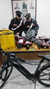 Pomezia, rider pizzicato con arnesi da scasso nello zaino: arrestato 38enne