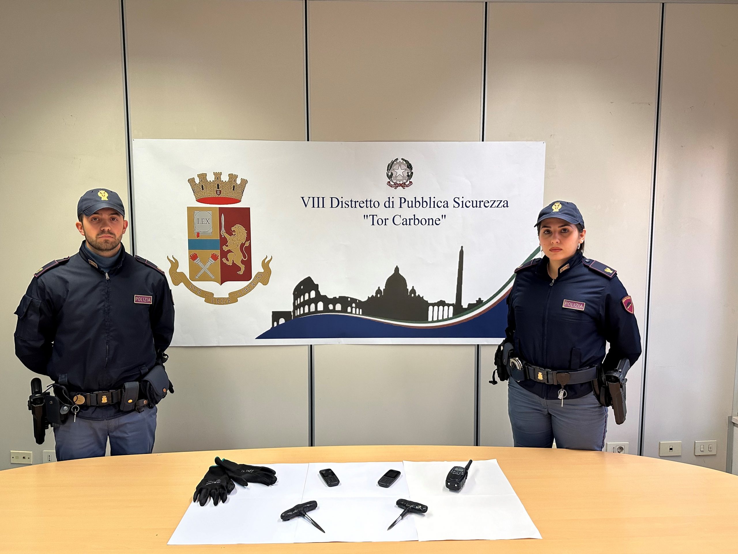 Roma – 6 persone arrestate poiché gravemente indiziate, a vario titolo, dei reati di rapina e furto