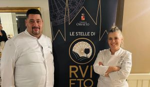 La chef stellata Iside de Cesare presenta l’arte nei suoi cappelletti in brodo “progressivi”