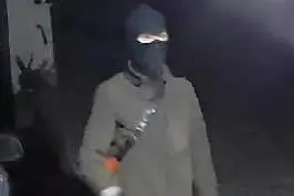 Cerveteri, ladro tenta furto in villetta a Valcanneto: ripreso dalle telecamere