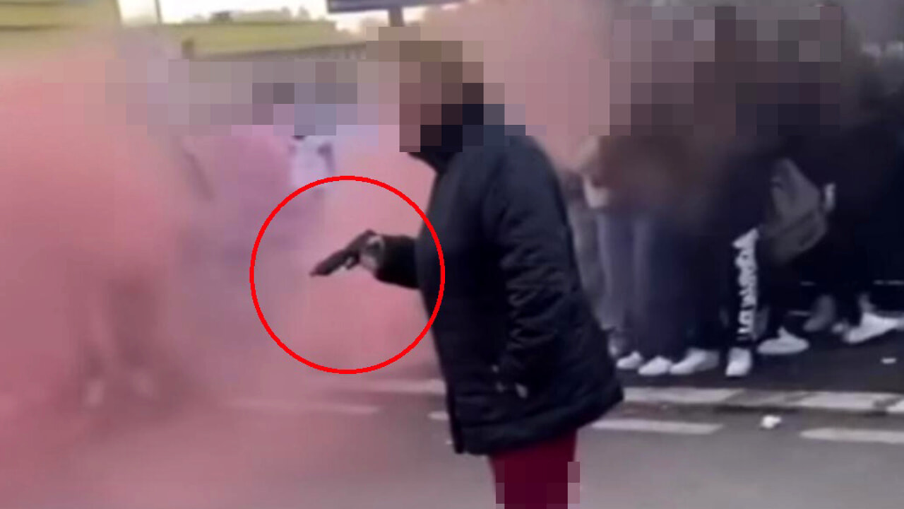 Follia a Monterotondo: casalinga 60enne punta pistola contro studenti in sciopero