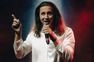 Musica, stasera a Formia c’è Povia in concerto