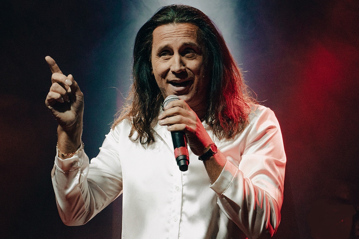 Musica, stasera a Formia c’è Povia in concerto