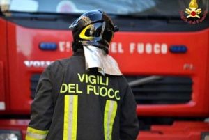 Roma – Incendio in discarica abusiva in zona Collatina Vecchia