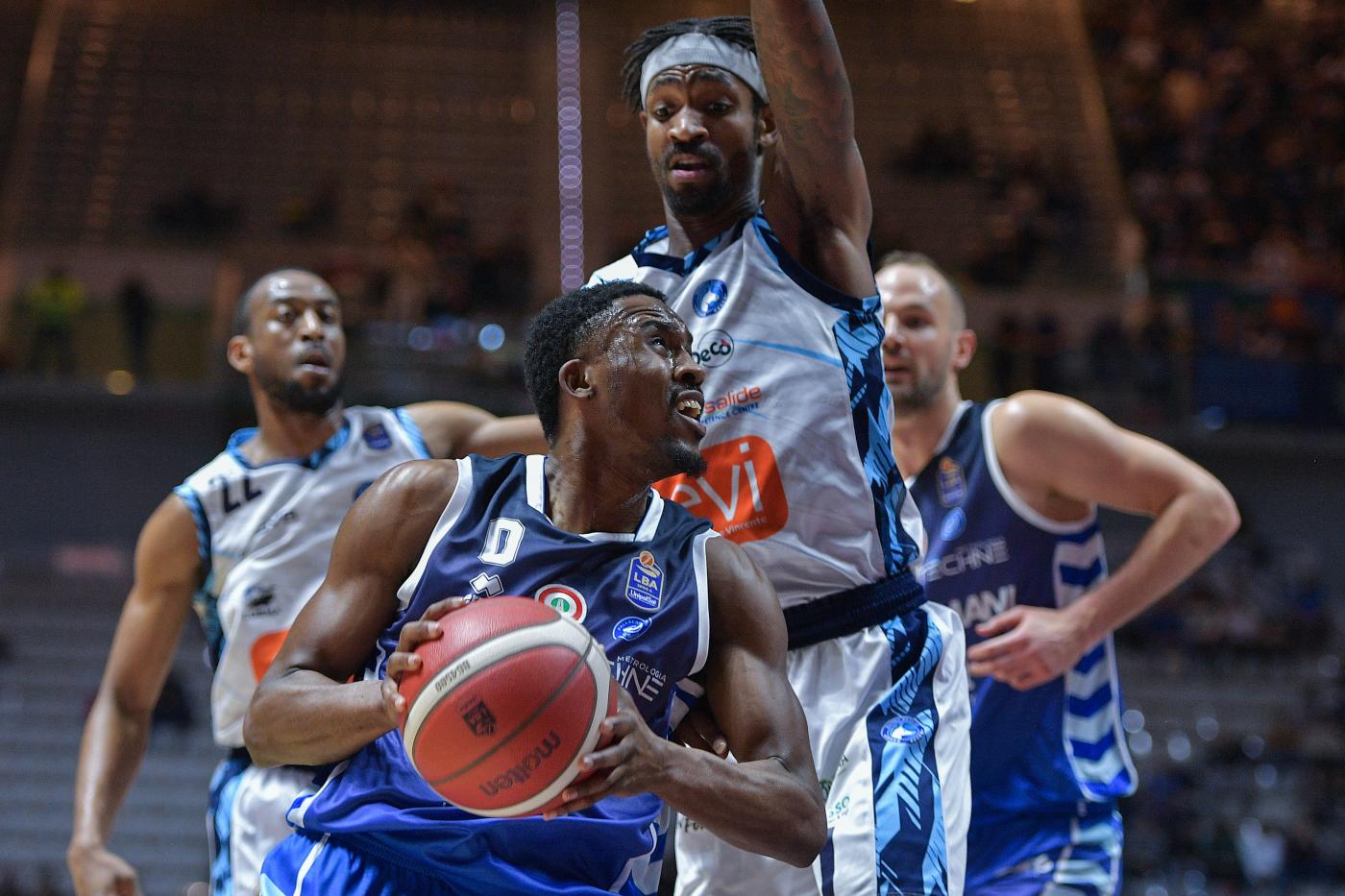 Basket. Weekend da Coppa Italia, semifinali e finali a Torino: fuori Brescia e Bologna, Milano sfida Venezia