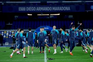 Riflettori sul Maradona: stasera Napoli-Barcellona. Qui azzurri: la scintilla che può resuscitare una stagione cadaverica?