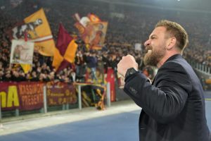 Sofferenza, bandiere, romanismo: abbattuta maledizione rigori, salutato ancora il Feyenoord, AS Roma agli ottavi d’Europa League