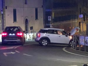 Pirata della strada tampona una Mini a Vasanello: identificato grazie alle telecamere