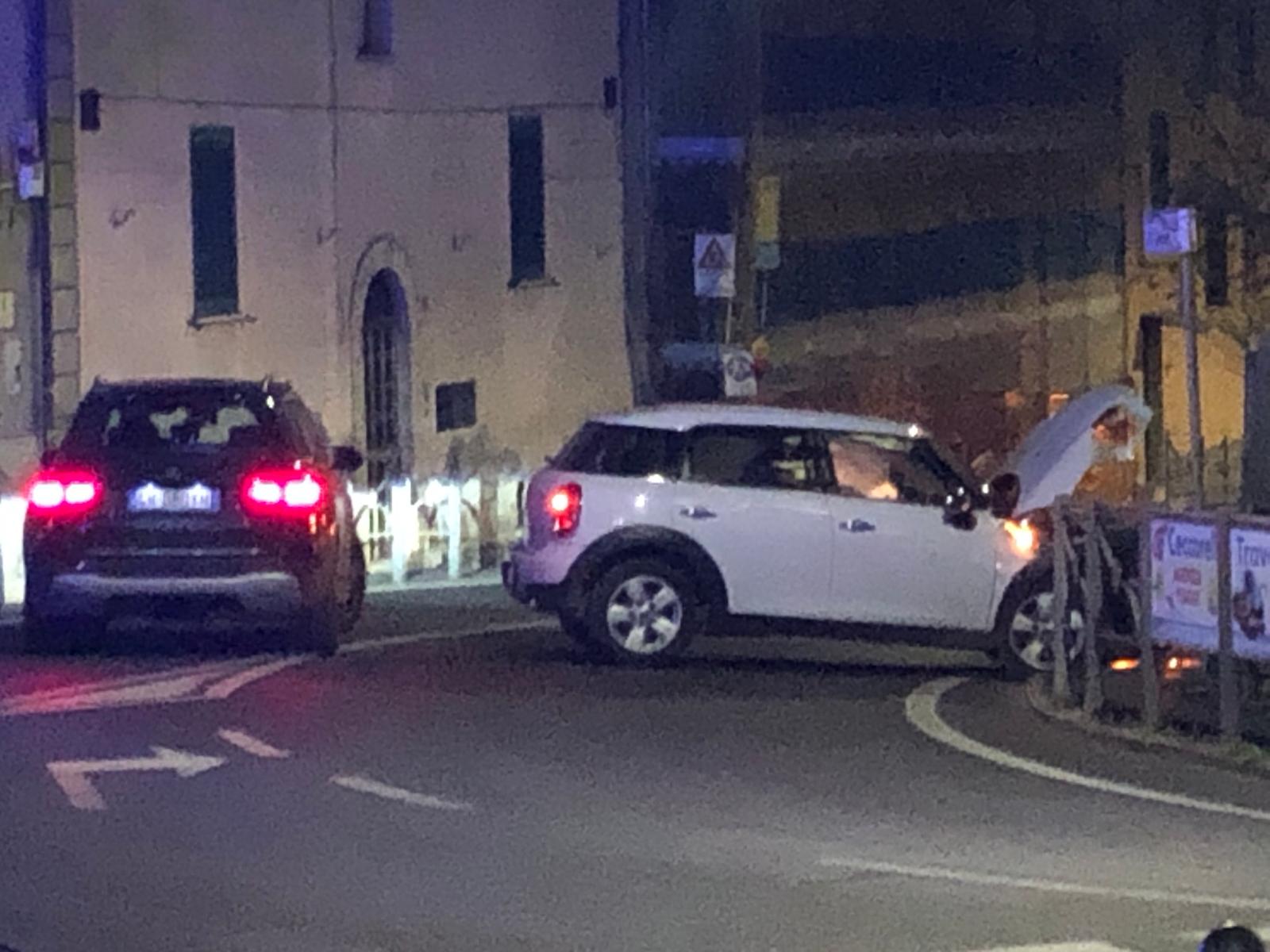 Pirata della strada tampona una Mini a Vasanello: identificato grazie alle telecamere