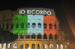 Foibe – Colosseo illuminato con tricolore