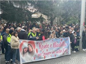 Cisterna di Latina – Folla per l’addio a Nicoletta e Renée