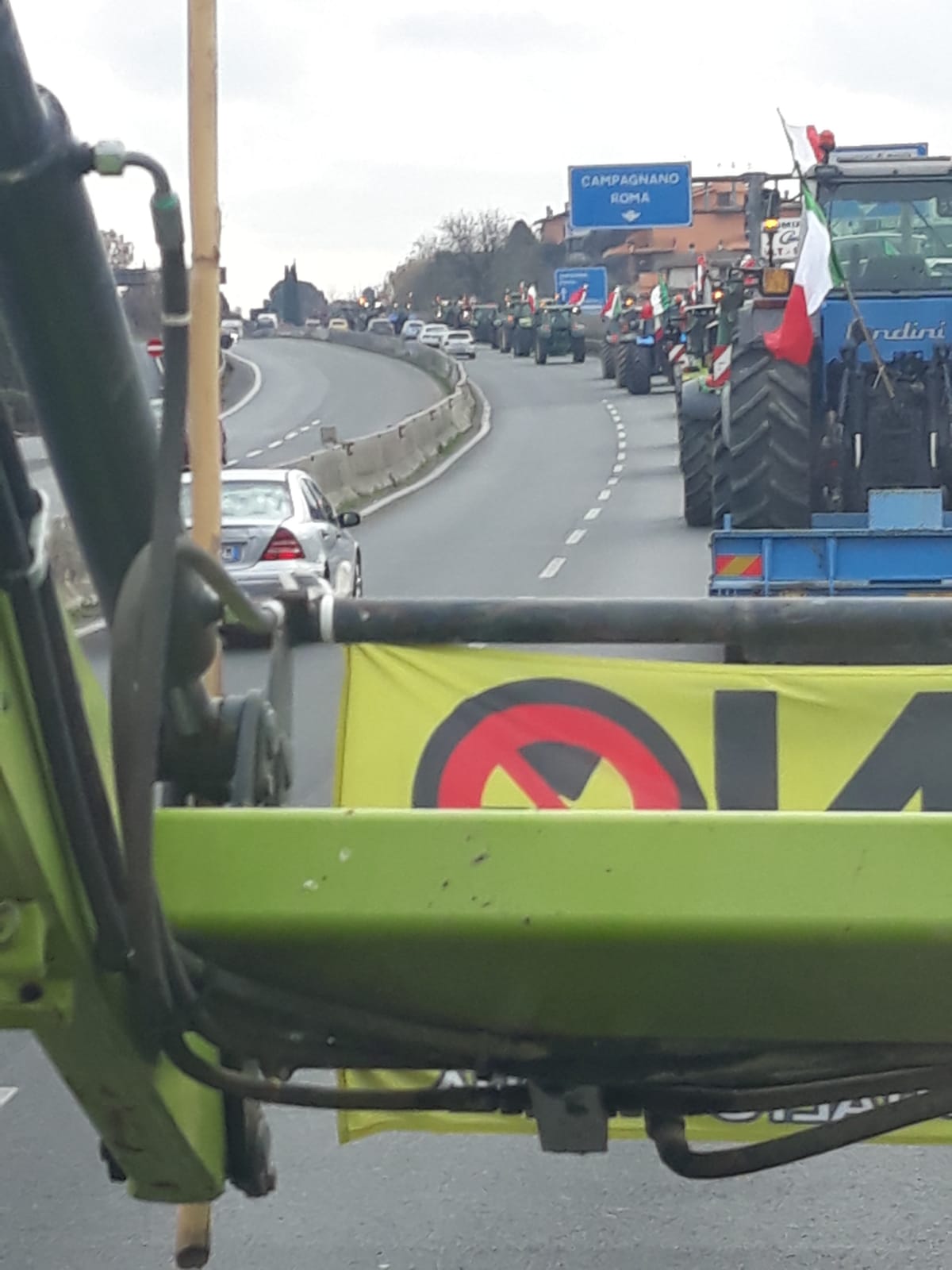 Protesta trattori, agricoltori del Viterbese vanno a Roma
