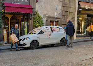 Viterbo – Vandalizzata la macchina della sindaca Frontini, sul posto la polizia scientifica per i rilievi
