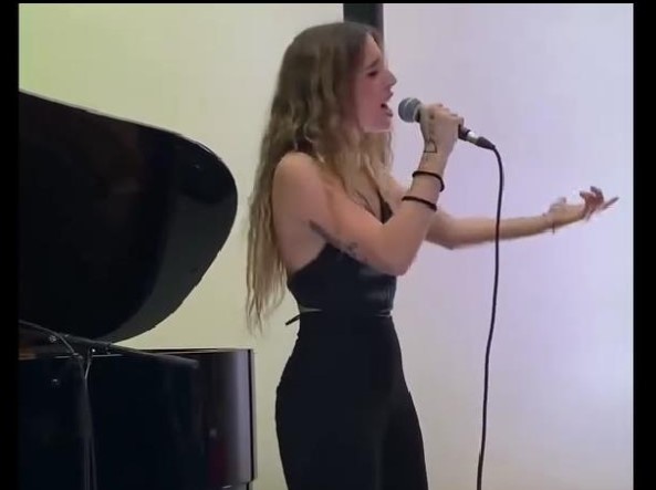 Angelina Mango a Civita Castellana (VIDEO). I complimenti del sindaco per la vittoria a Sanremo 2024