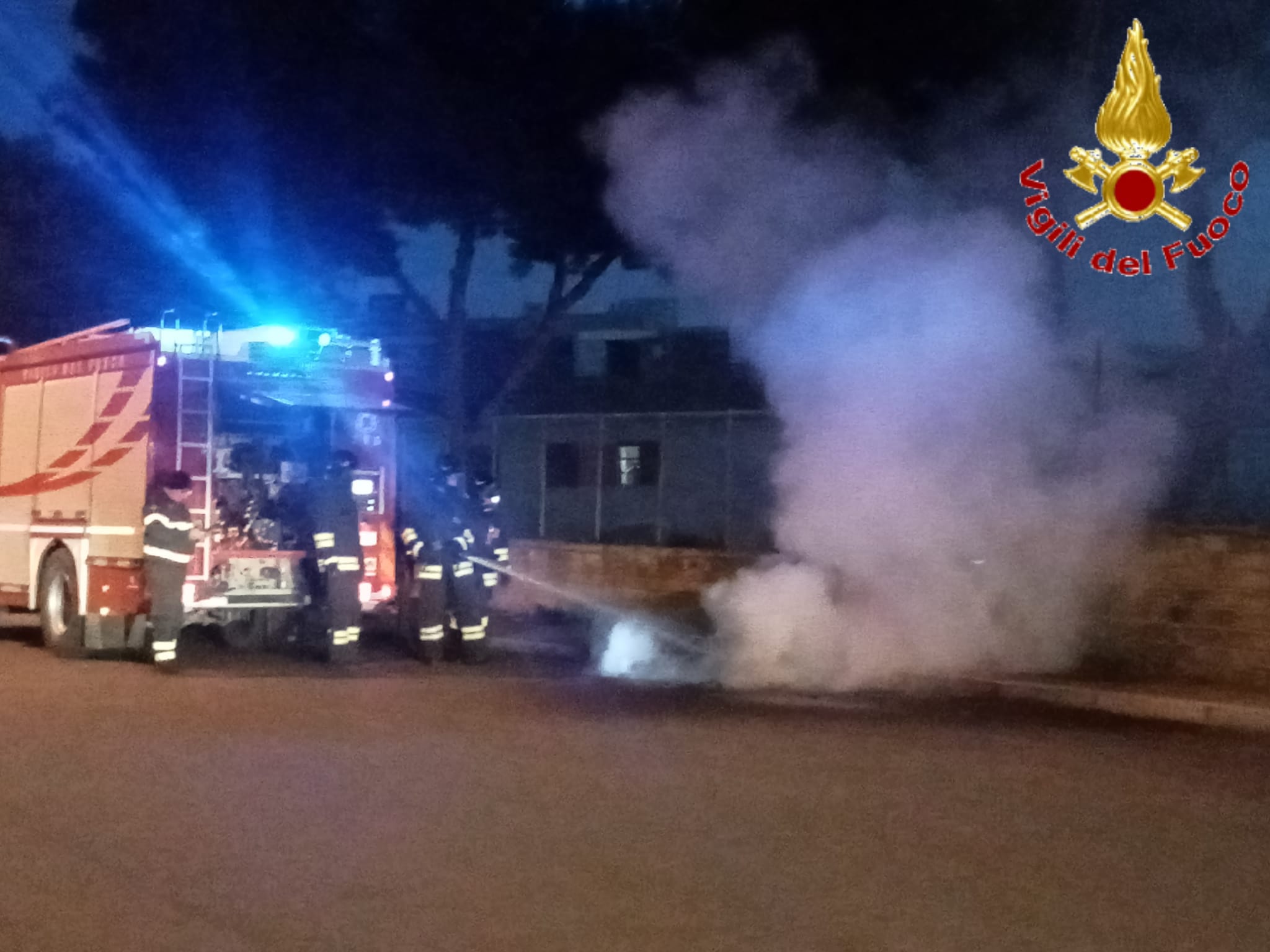 Civitavecchia, va a fuoco motorino davanti alla scuola elementare Don Milani