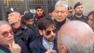 Roma – “Offesa grave a chi porta una divisa”. I poliziotti alzano la voce contro De Luca