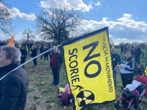 “Tuscia in Movimento”: tutti in marcia contro il deposito di scorie nucleari (VIDEO E FOTOGALLERY)