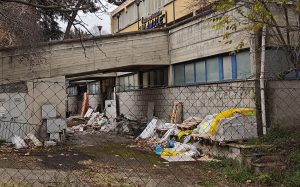 Viterbo, lavori in ritardo al PalaMalè e intanto l’area è nel degrado