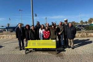 Civitavecchia, inaugurata a Largo Galli la panchina gialla contro il bullismo