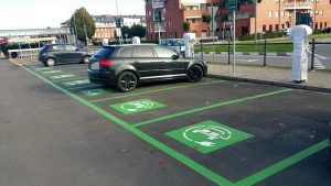 Viterbo: parcheggi gratuiti per auto elettriche ed ibride a bassa emissione