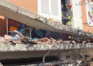 Pomezia, crolla il balcone: 82enne muore schiacciata mentre stende i panni