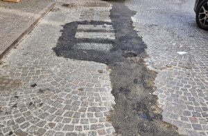 A Viterbo San Pellegrino deturpato dai lavori, il comitato protesta e la sindaca si giustifica: “Ripareranno”