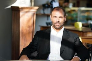 “28 motivi per innamorarsi” Pino Quartullo in scena al Traiano