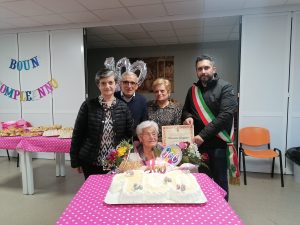 Greccio – Il sindaco Emiliano Fabi festeggia i cento anni di Giuseppina Mariantoni