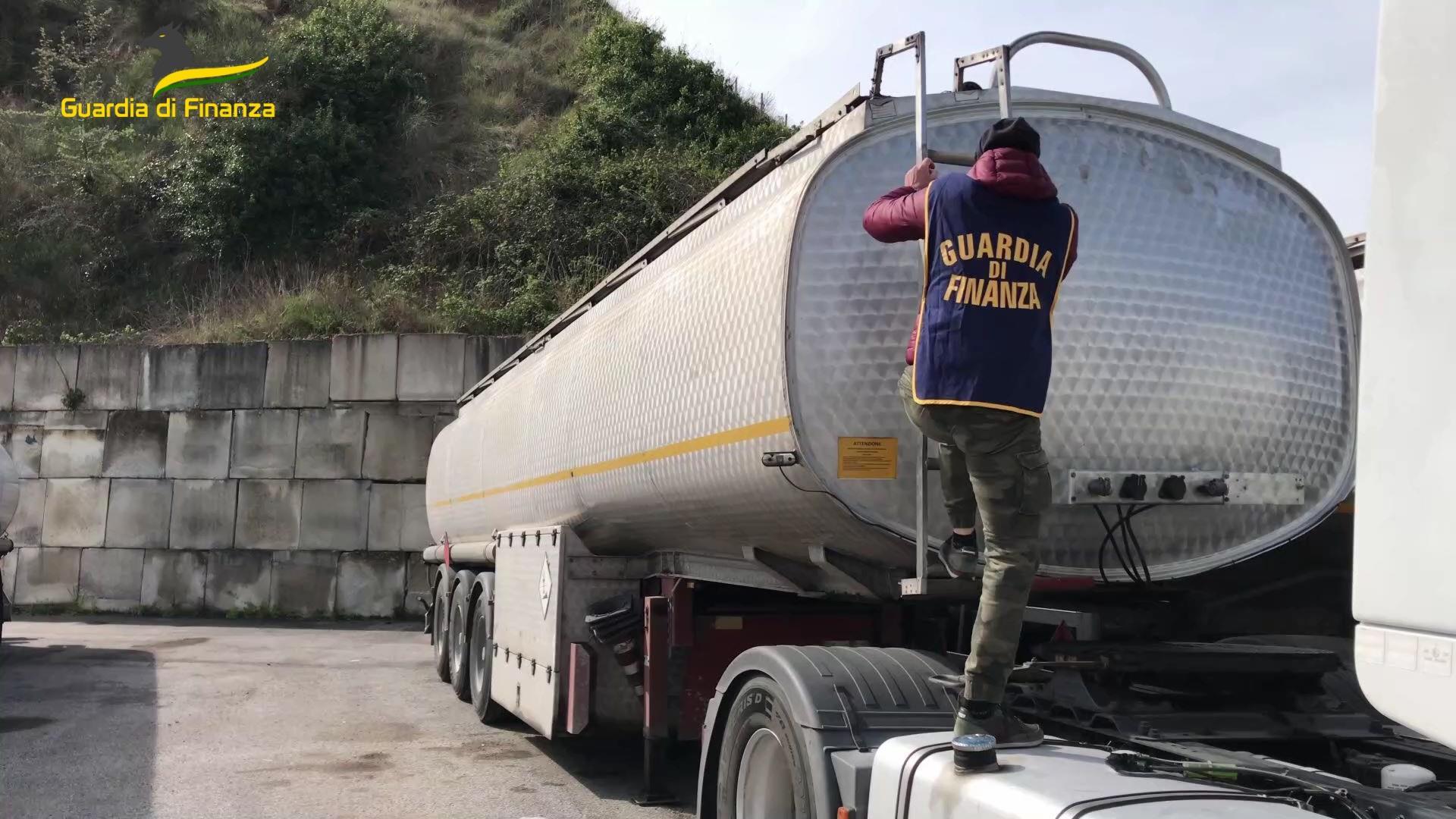 Lussemburgo – Operazione «FUEL FAMILY», scoperta frode Iva di 300milioni di euro in Italia