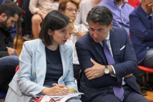 Sondaggi politici, effetto Sardegna: cala FdI, Pd e M5S più vicini